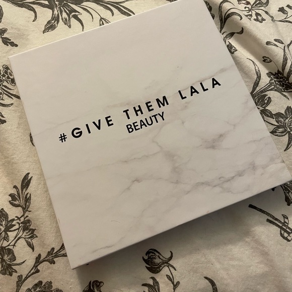 Grown Woman Eyeshadow Palette - Picture 2 of 3